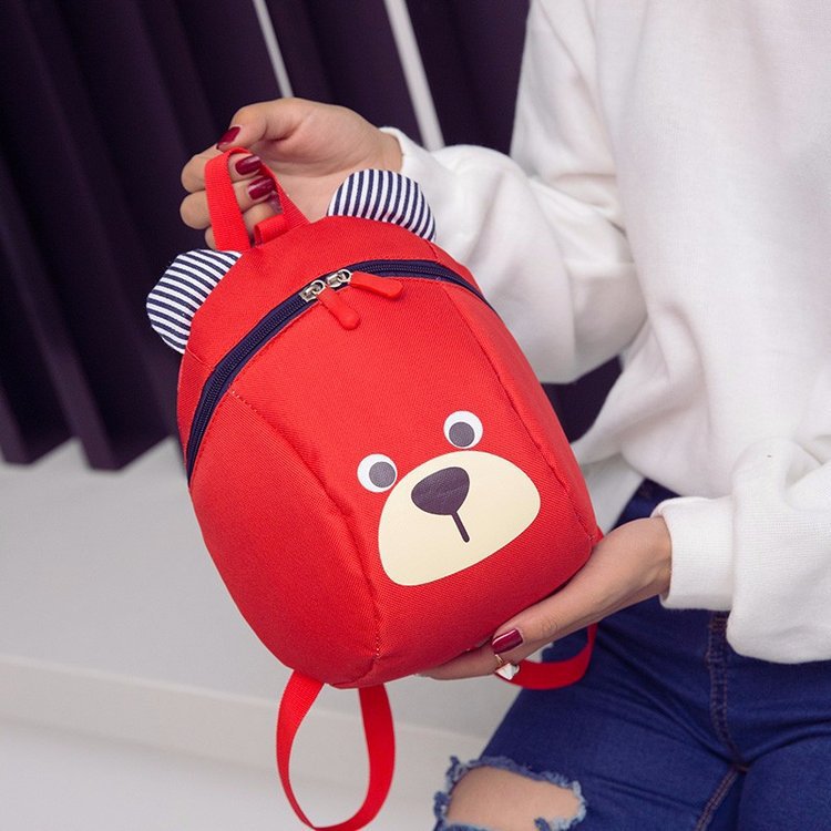 Adorable bear backpack for preschoolers with cute design and large capacity.